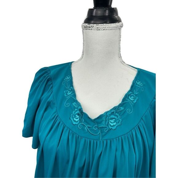 Miss Elaine vintage nightgown - Picture 7 of 12